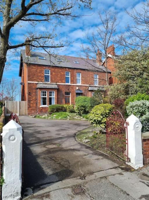 The Hot Tub Townhouse By Holiday Heim Lytham St Annes Exteriér fotografie
