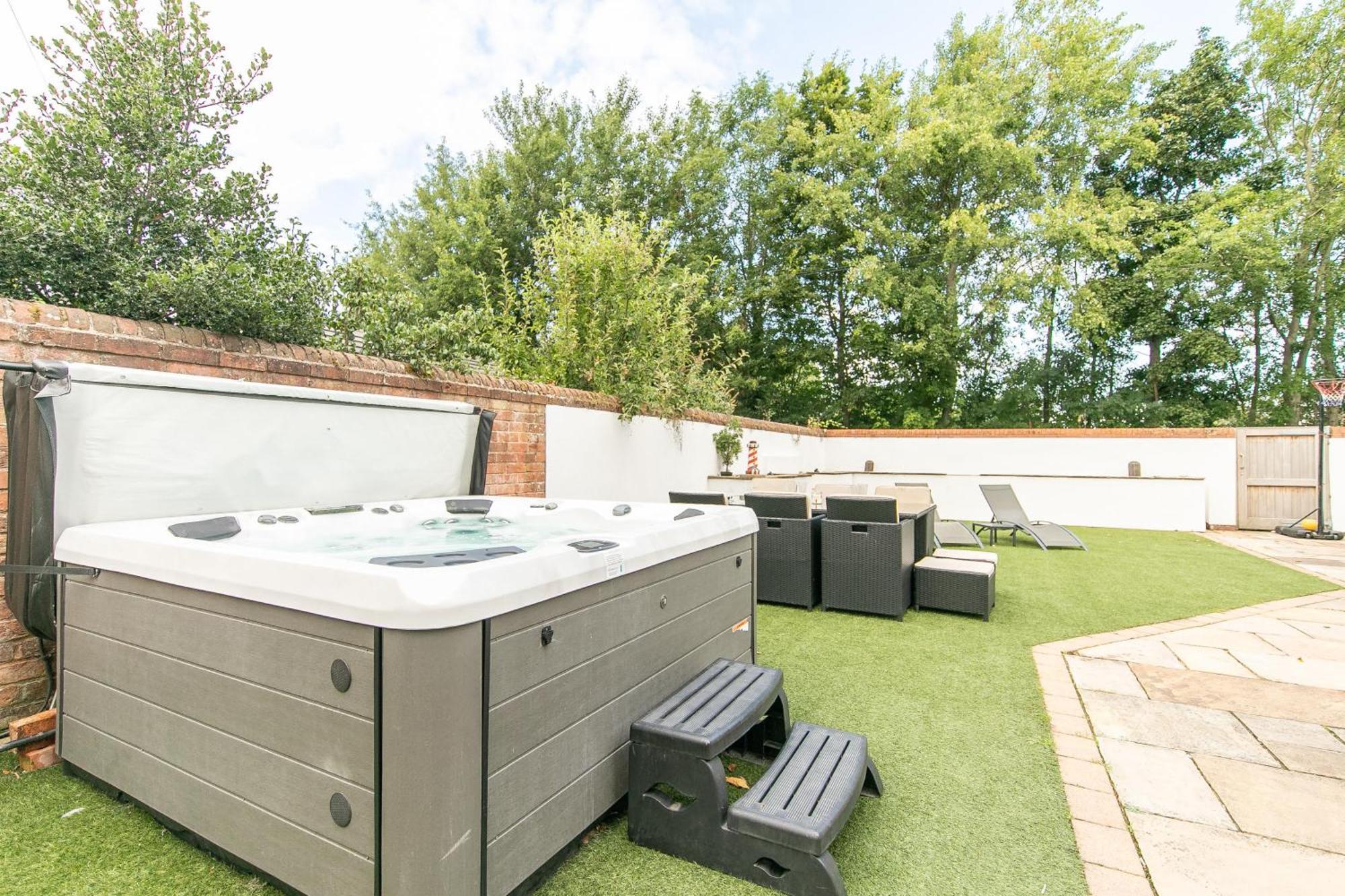 The Hot Tub Townhouse By Holiday Heim Lytham St Annes Exteriér fotografie