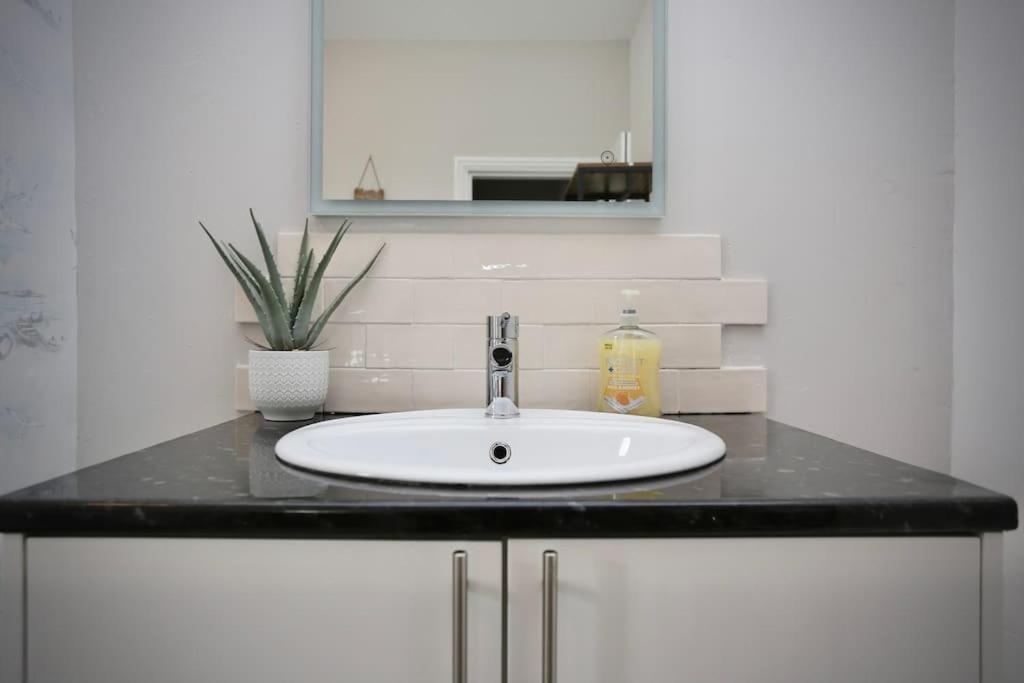 The Hot Tub Townhouse By Holiday Heim Lytham St Annes Exteriér fotografie