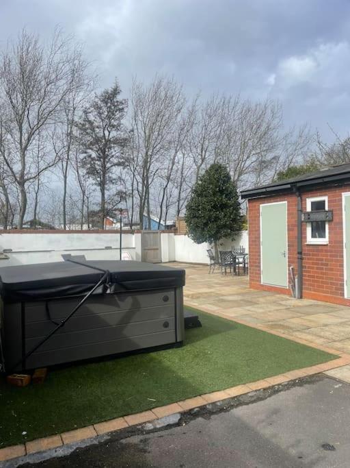 The Hot Tub Townhouse By Holiday Heim Lytham St Annes Exteriér fotografie