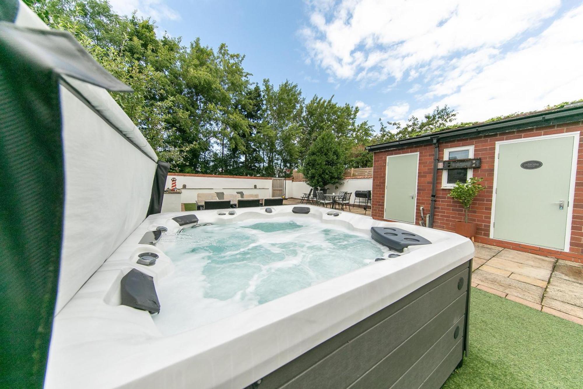 The Hot Tub Townhouse By Holiday Heim Lytham St Annes Exteriér fotografie